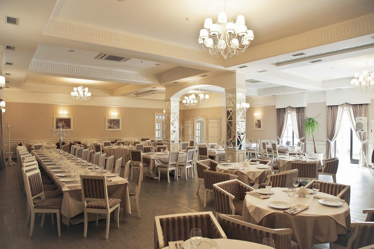 Hotel And Restaurant Velure Mukačevo Exteriér fotografie
